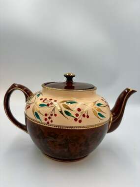Vintage Sadler Teapot | Brown & Cream Gilt Berry Pattern | Made in Staffordshire